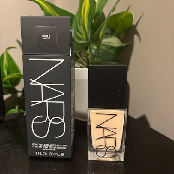 NARS Light Reflecting Foundation | SHADE SIBERIA LIGHT 0 - Picture 2 of 4